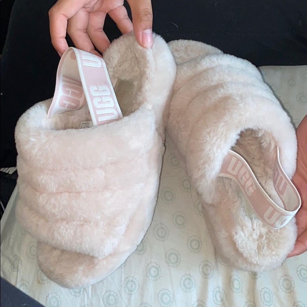 COPY - Pink Ugg Fuzzy Slides (5 in kids fits wome…